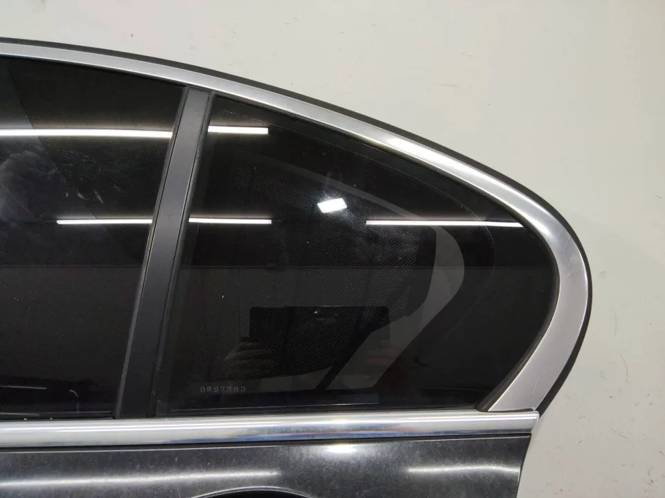 Форточка задняя левая BMW 7 серии, 2012 г.