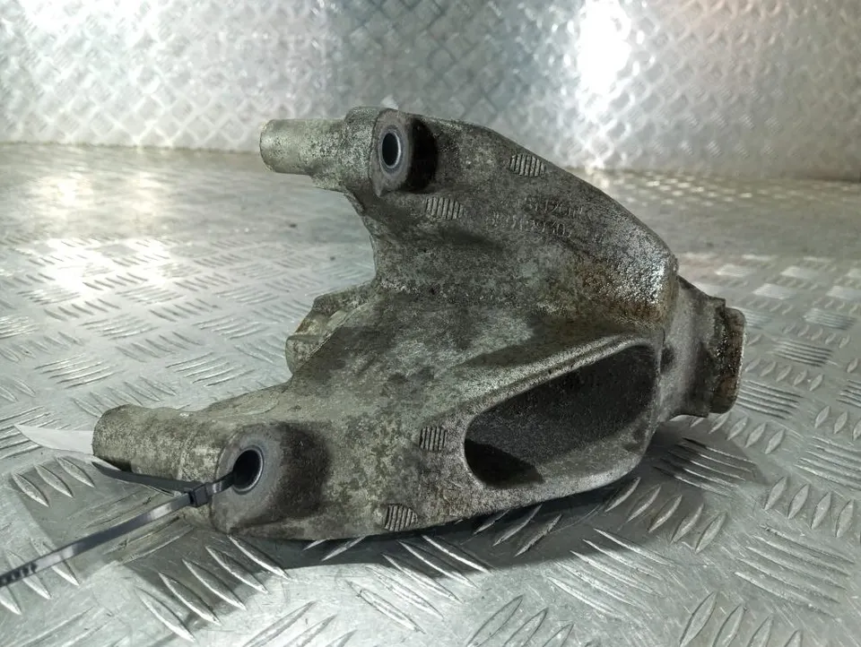 Кронштейн Audi A4, 2007 г.