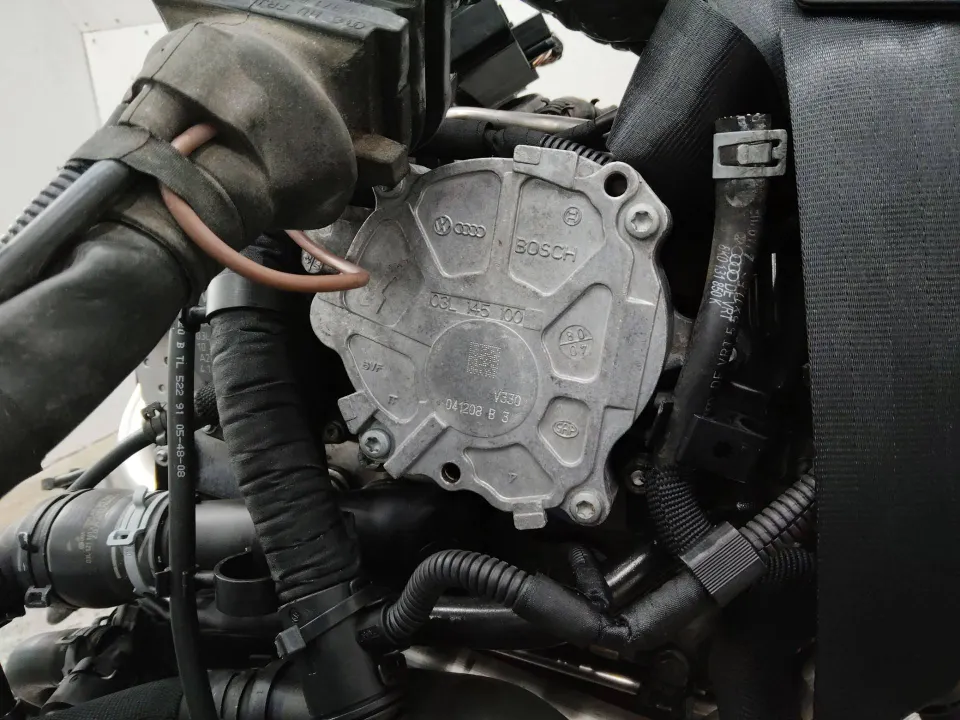 Насос вакуумный Audi A4, 2008 г.