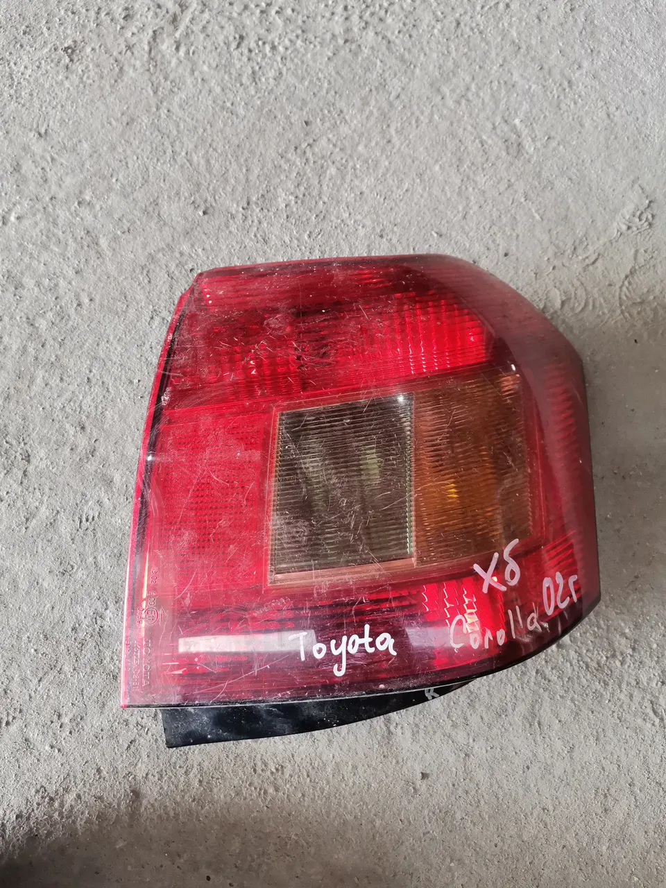 Фонарь задний левый Toyota Corolla, 2002 г.