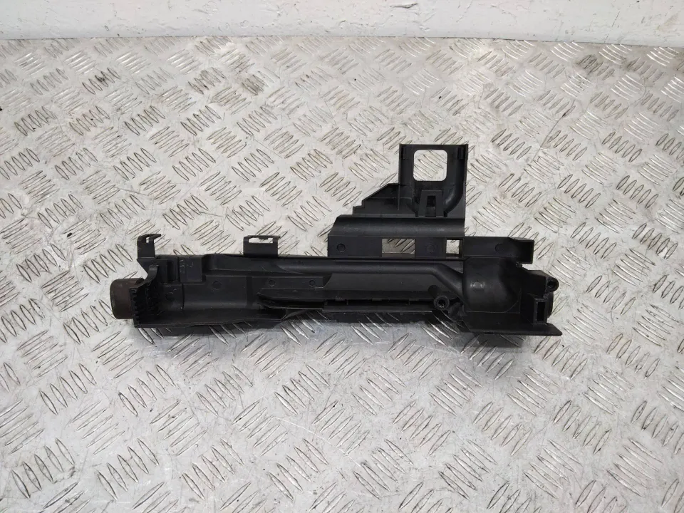 Кронштейн радиатора BMW X3, 2006 г.