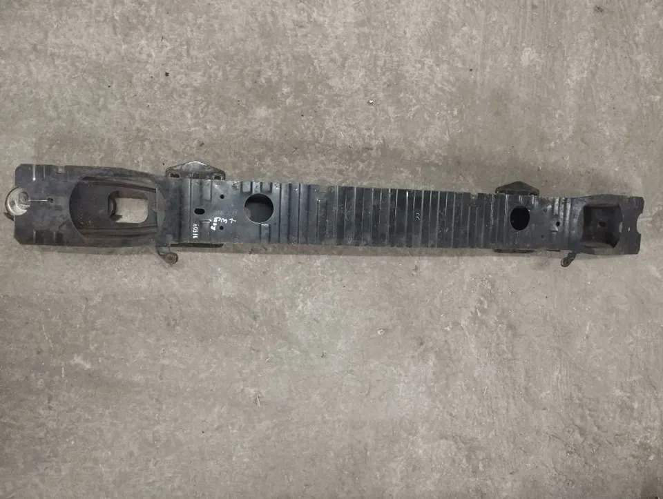 Усилитель бампера переднего Land Rover Range Rover, 2007 г.