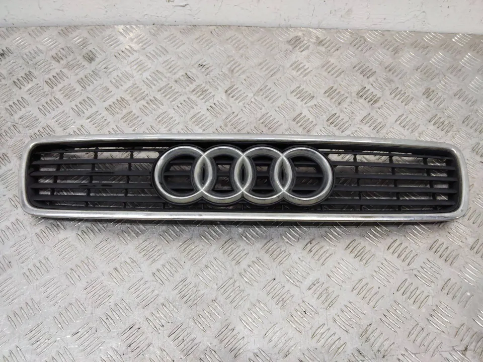 Решетка радиатора Audi A4, 1998 г.