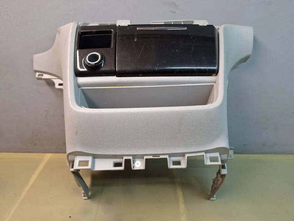 Консоль салона (кулисная часть) Toyota Sienna, 2011 г.