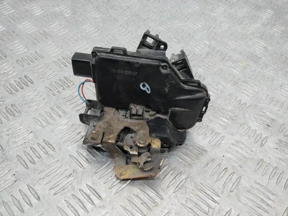 Замок двери задней левой Audi A6, 2000 г.