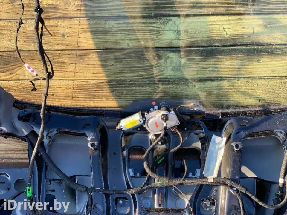 Петля крышки багажника Audi A6, 2006 г.