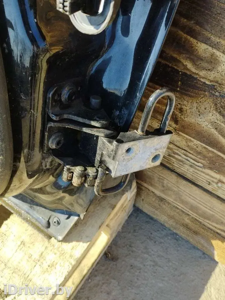Петля двери передней левой Audi A6, 2005 г.