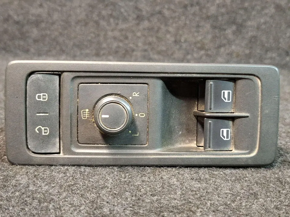 Кнопка стеклоподъемника переднего левого Volkswagen Transporter, 2016 г.