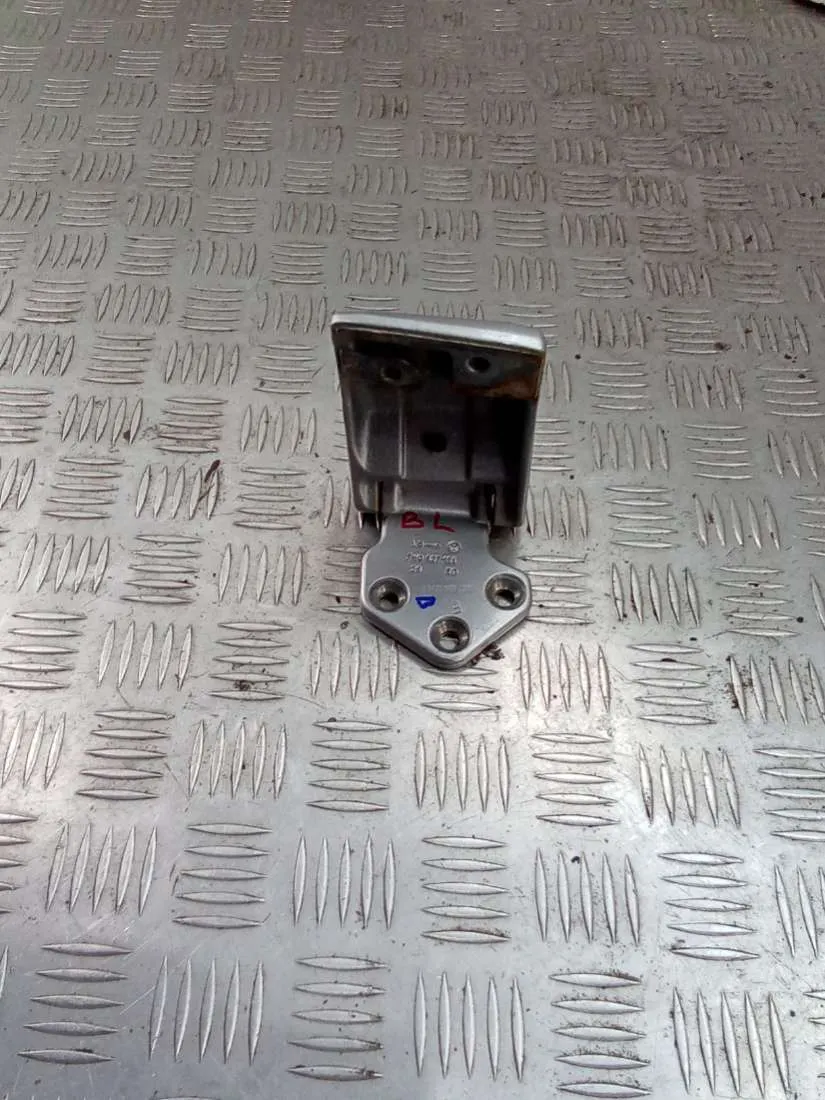 Петля двери задней левой Volkswagen Transporter, 2007 г.