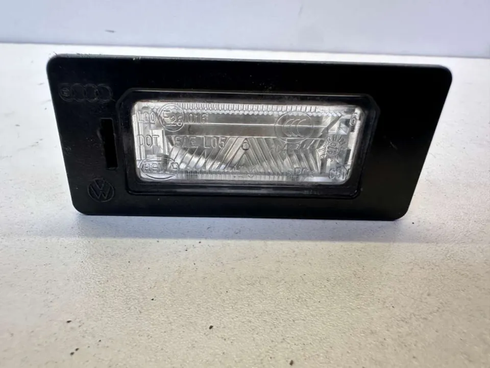 Подсветка номера Audi A4, 2009 г.