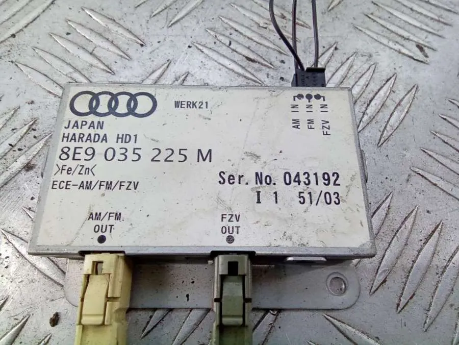 Усилитель антенны Audi A4, 2004 г.