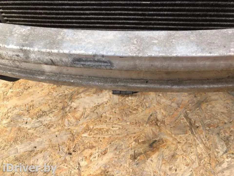 Усилитель бампера переднего Volkswagen Passat, 1999 г.