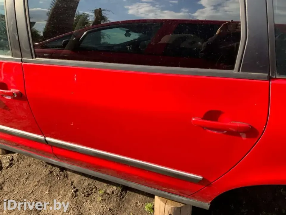 Уплотнитель двери задней левой Volkswagen Sharan, 2003 г.