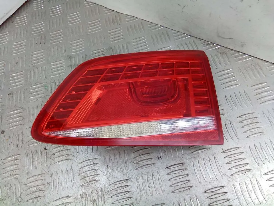 Фонарь крышки багажника правый Volkswagen Passat, 2012 г.