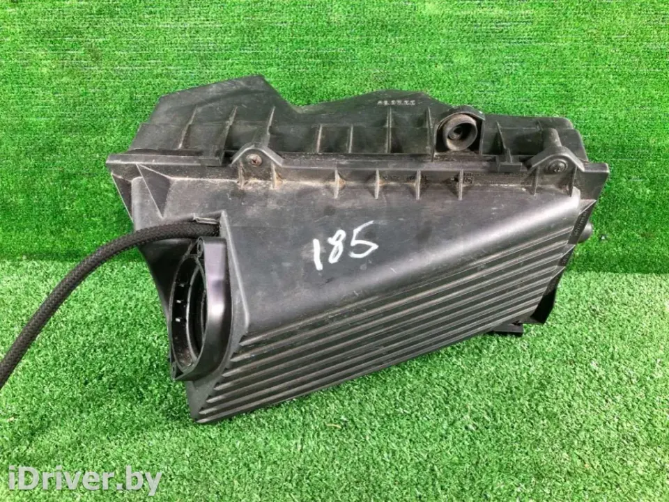 Корпус воздушного фильтра Volkswagen Golf, 2000 г.