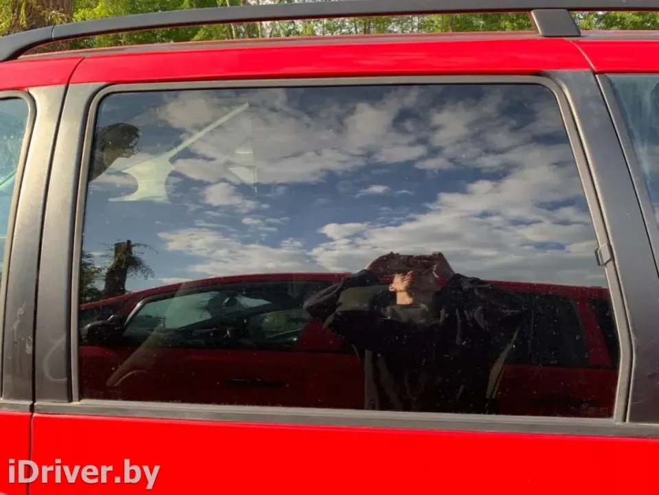 Стекло двери задней левой Volkswagen Sharan, 2003 г.