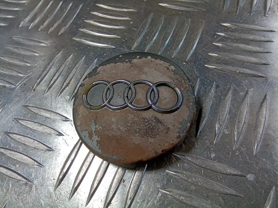 Колпачок литого диска Audi A6, 2001 г.