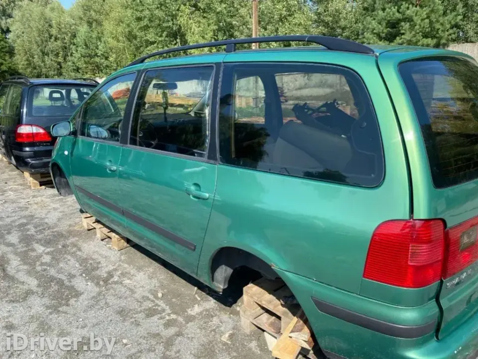 Стекло двери задней левой Volkswagen Sharan, 2003 г.
