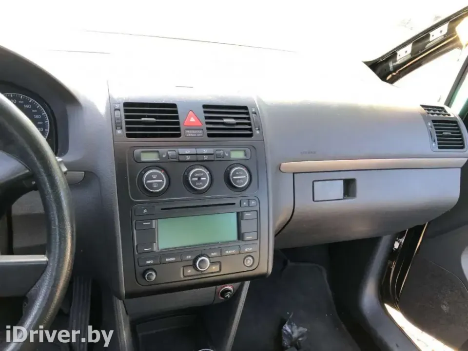 Рамка под магнитолу Volkswagen Touran, 2006 г.
