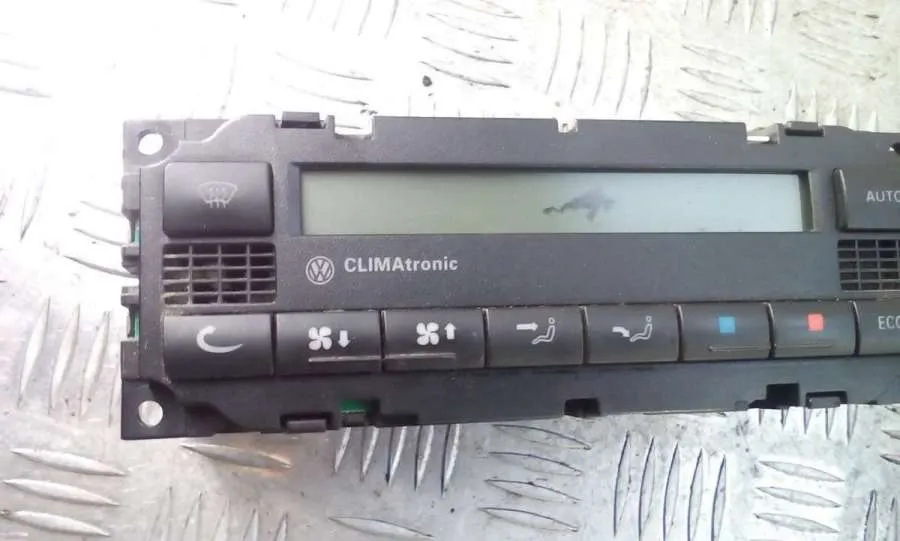 Блок управления печки/климат-контроля Volkswagen Passat, 2003 г.
