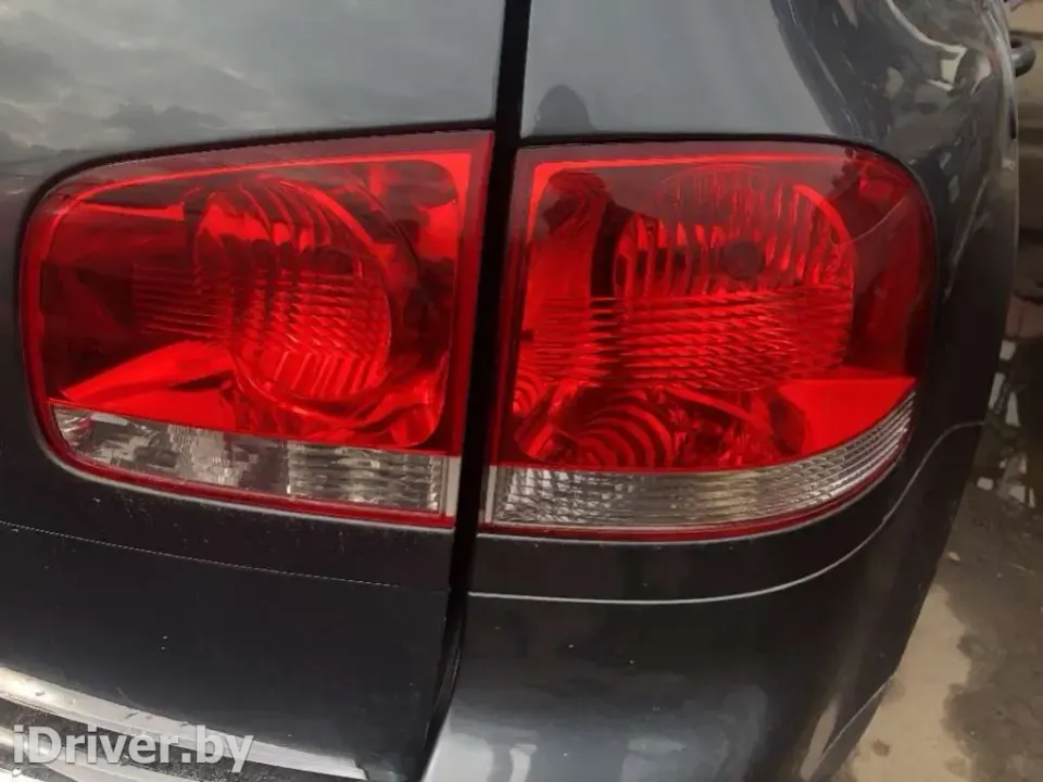 Фонарь крышки багажника правый Volkswagen Touareg, 2005 г.
