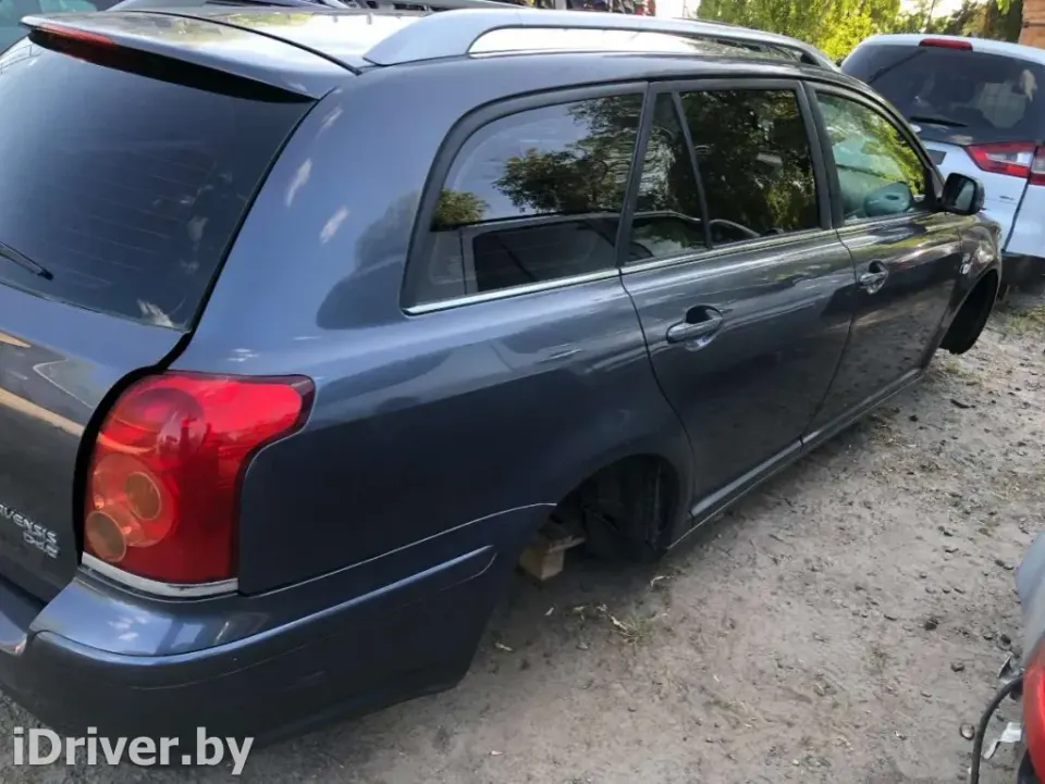 Фонарь задний правый Toyota Avensis, 2005 г.