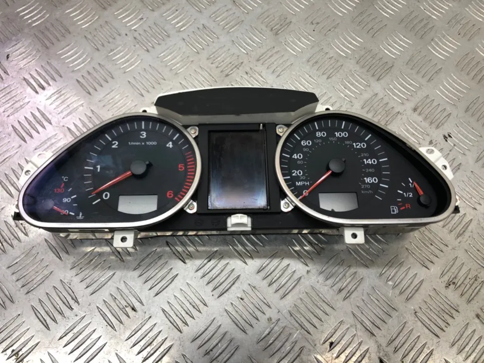 Щиток приборов (приборная панель) Audi Q7, 2007 г.