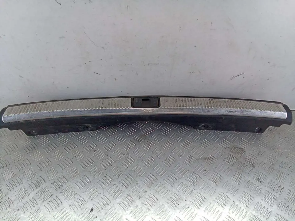 Накладка внутренняя на заднюю панель кузова Audi A4, 2006 г.