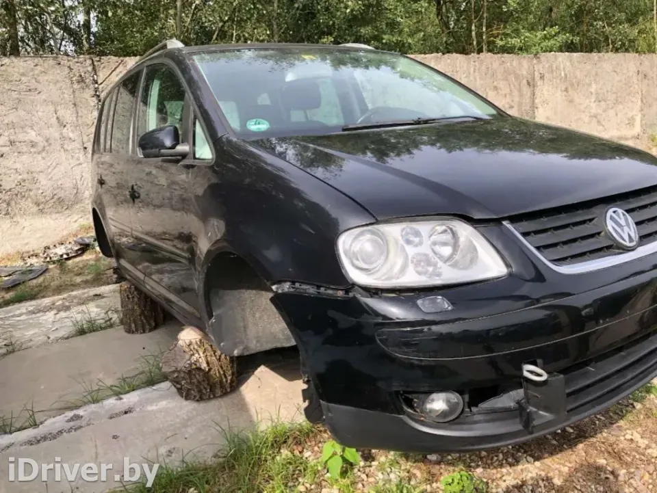 Радиатор кондиционера Volkswagen Touran, 2005 г.