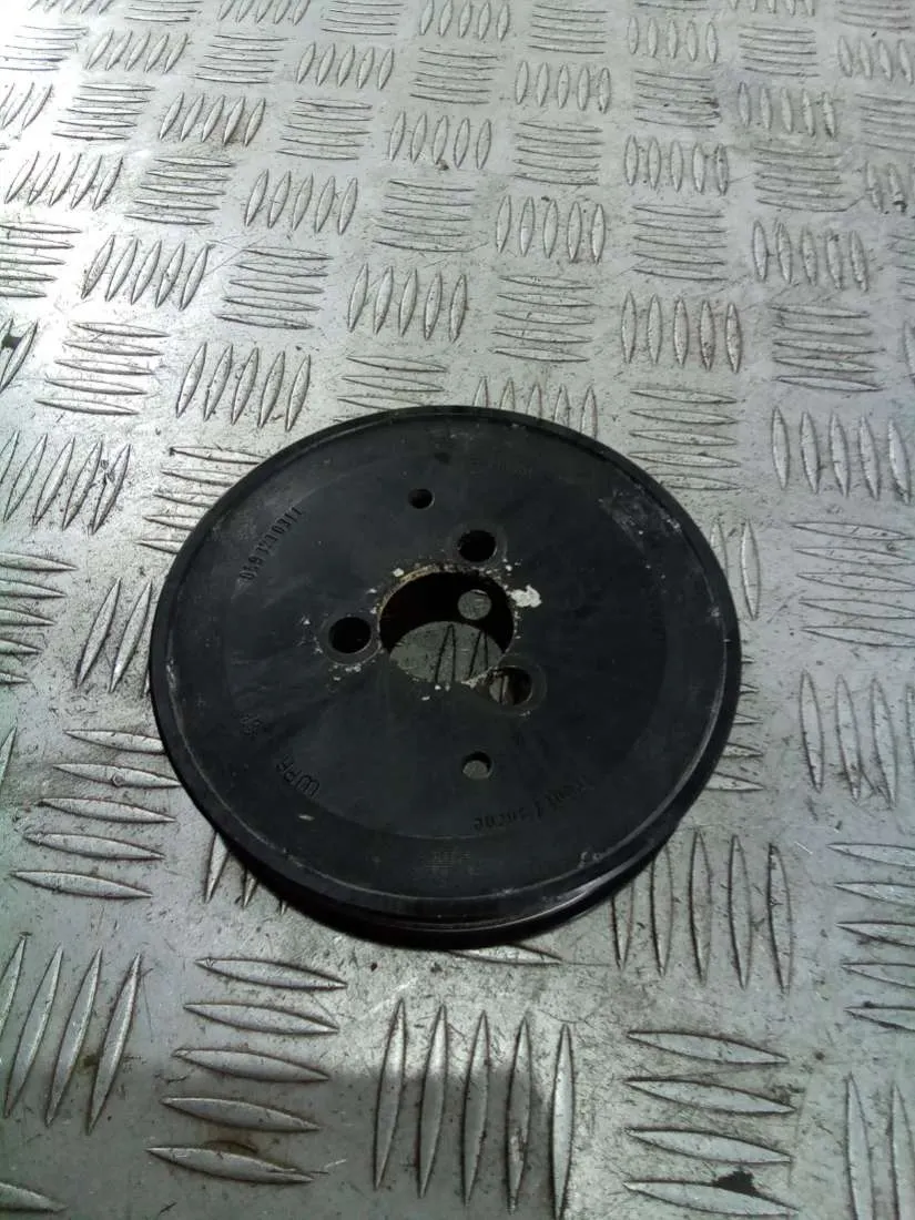Шкив помпы Audi A4, 2009 г.