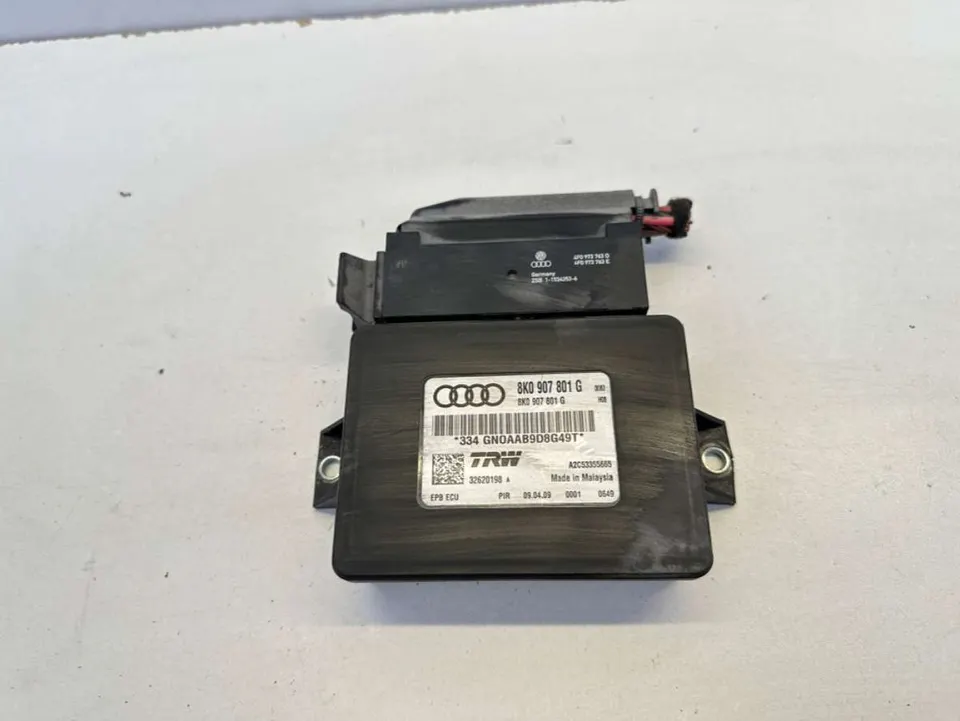 Блок ручника (стояночного тормоза) Audi A4, 2012 г.