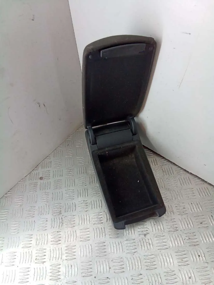 Подлокотник Audi A6, 2006 г.