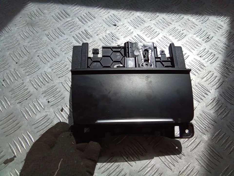 Пепельница Audi A4, 2010 г.