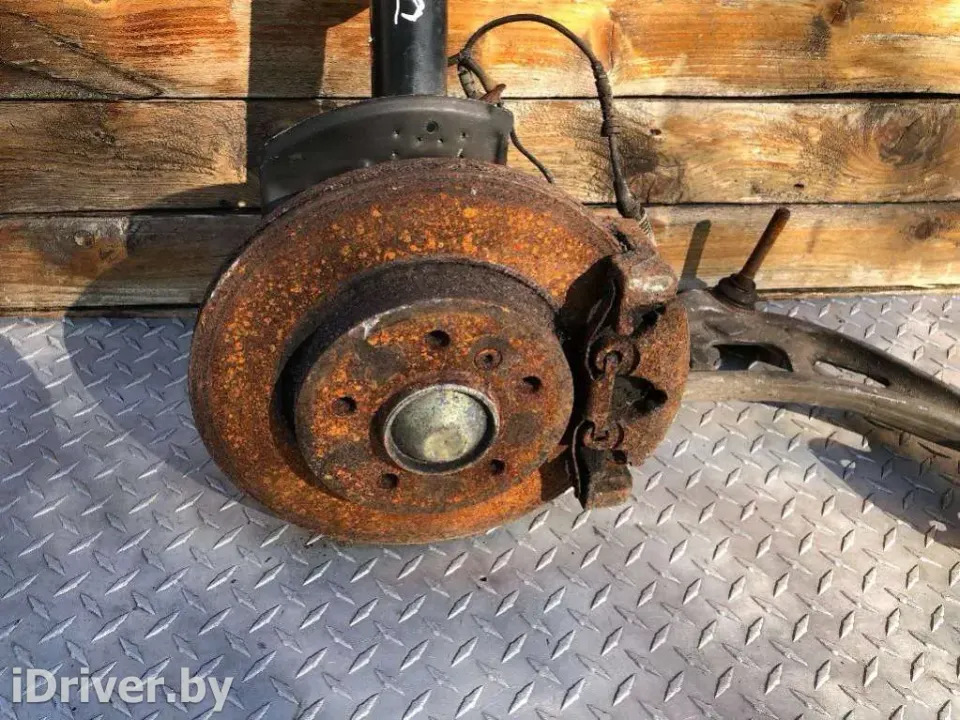 Ступица передняя левая BMW 3 серии, 2000 г.