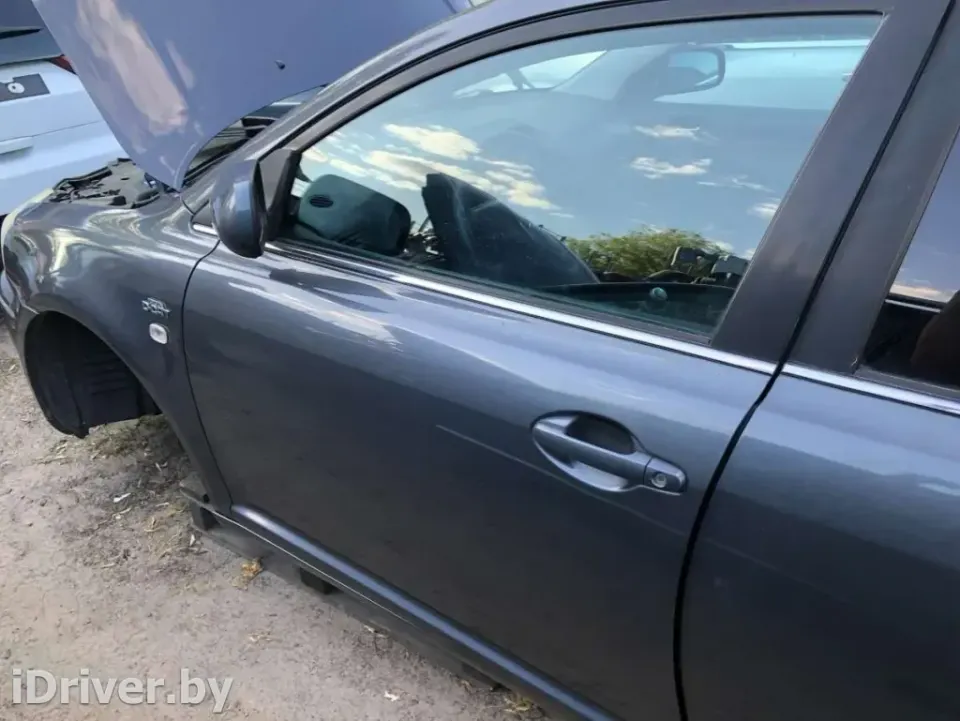 Петля двери передней левой Toyota Avensis, 2005 г.