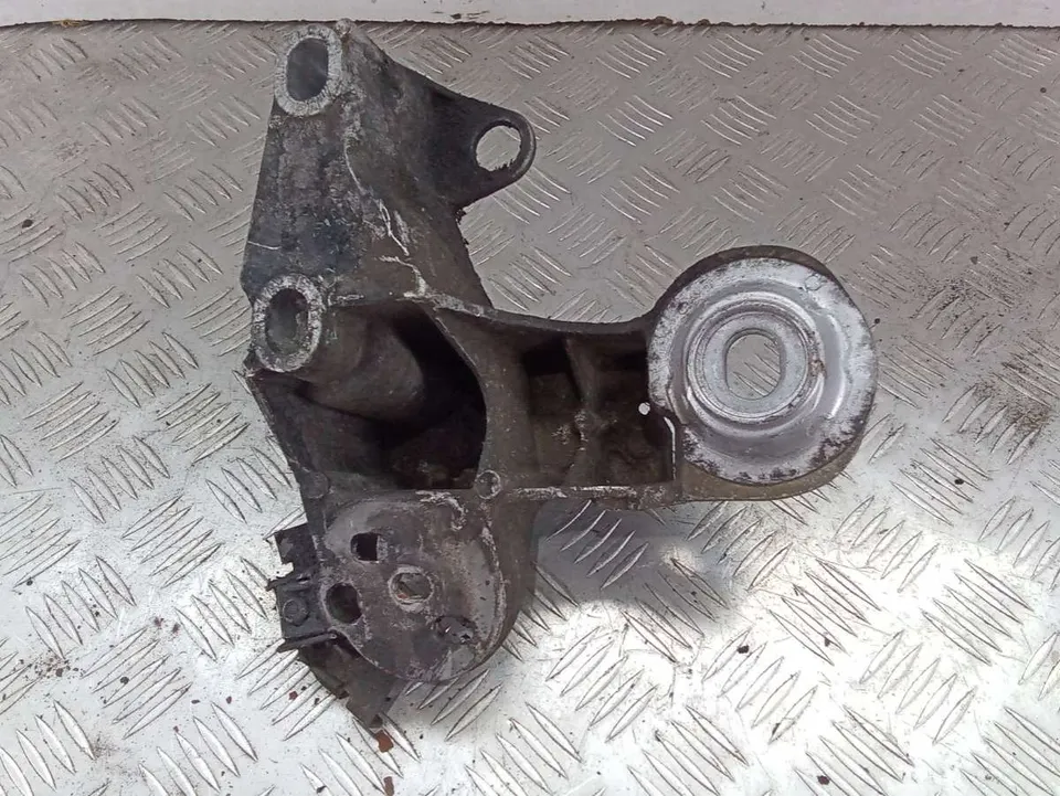 Кронштейн стабилизатора Audi A4, 2006 г.