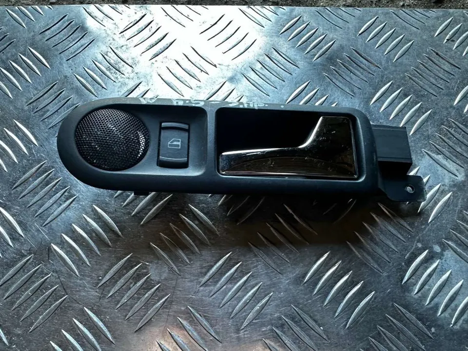 Ручка внутренняя задняя правая Volkswagen Passat, 2001 г.