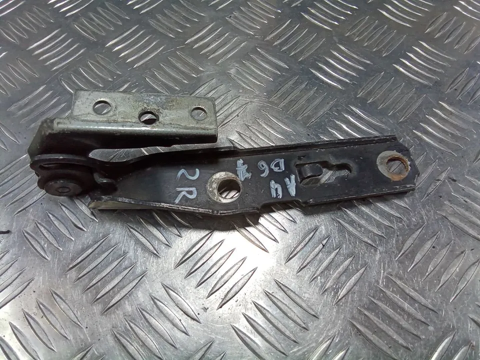 Петля капота правая Audi A4, 2003 г.