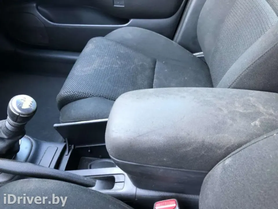 Подлокотник Toyota Avensis, 2005 г.