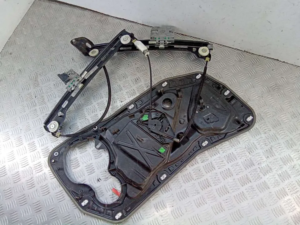 Стеклоподъемник электрический передний правый Volkswagen Passat CC, 2010 г.
