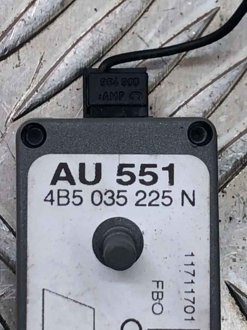 Антенна Audi A6, 2004 г.