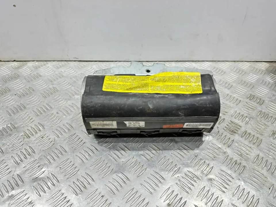 Подушка безопасности пассажира Audi A6, 1997 г.