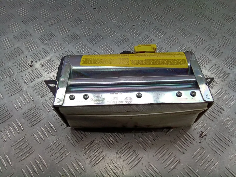 Подушка безопасности пассажира Volkswagen Passat, 2003 г.