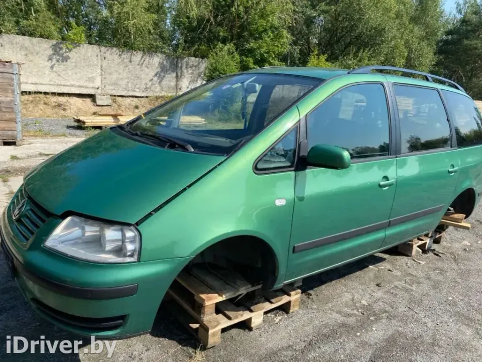 Стекло двери передней левой Volkswagen Sharan, 2003 г.