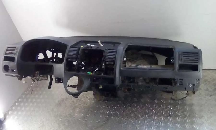 Панель передняя салона (торпедо) Volkswagen Transporter, 2008 г.