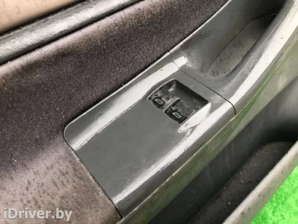 Кнопка стеклоподъемника переднего левого Audi A4, 1999 г.