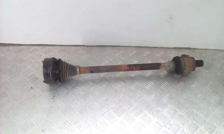 Полуось задняя (приводной вал, ШРУС) Volkswagen Passat, 2005 г.