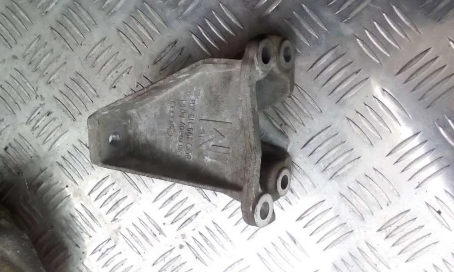 Кронштейн КПП Volkswagen Passat, 2003 г.
