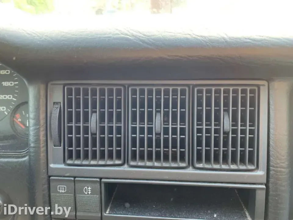 Дефлектор обдува салона Audi 80, 1991 г.