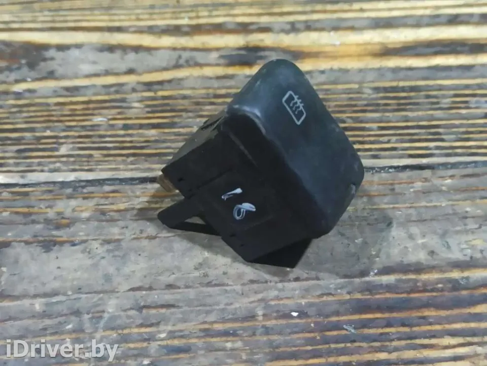 Кнопка подогрева заднего стекла Volkswagen Polo, 1998 г.